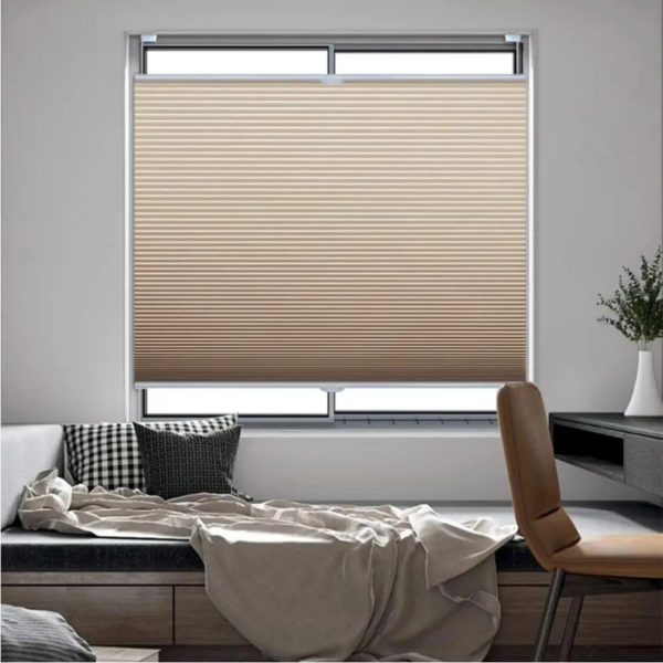 ม่านรังผึ้ง RB-03H สีน้ำตาล ติดตั้งในห้องนอนโมเดิร์น