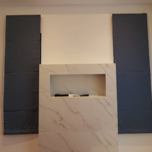 FC-001 | ม่านพับสีน้ำเงินเทา สำหรับหน้าต่างคู่ – ดีไซน์เรียบหรู เข้ากับผนังลายหินอ่อน